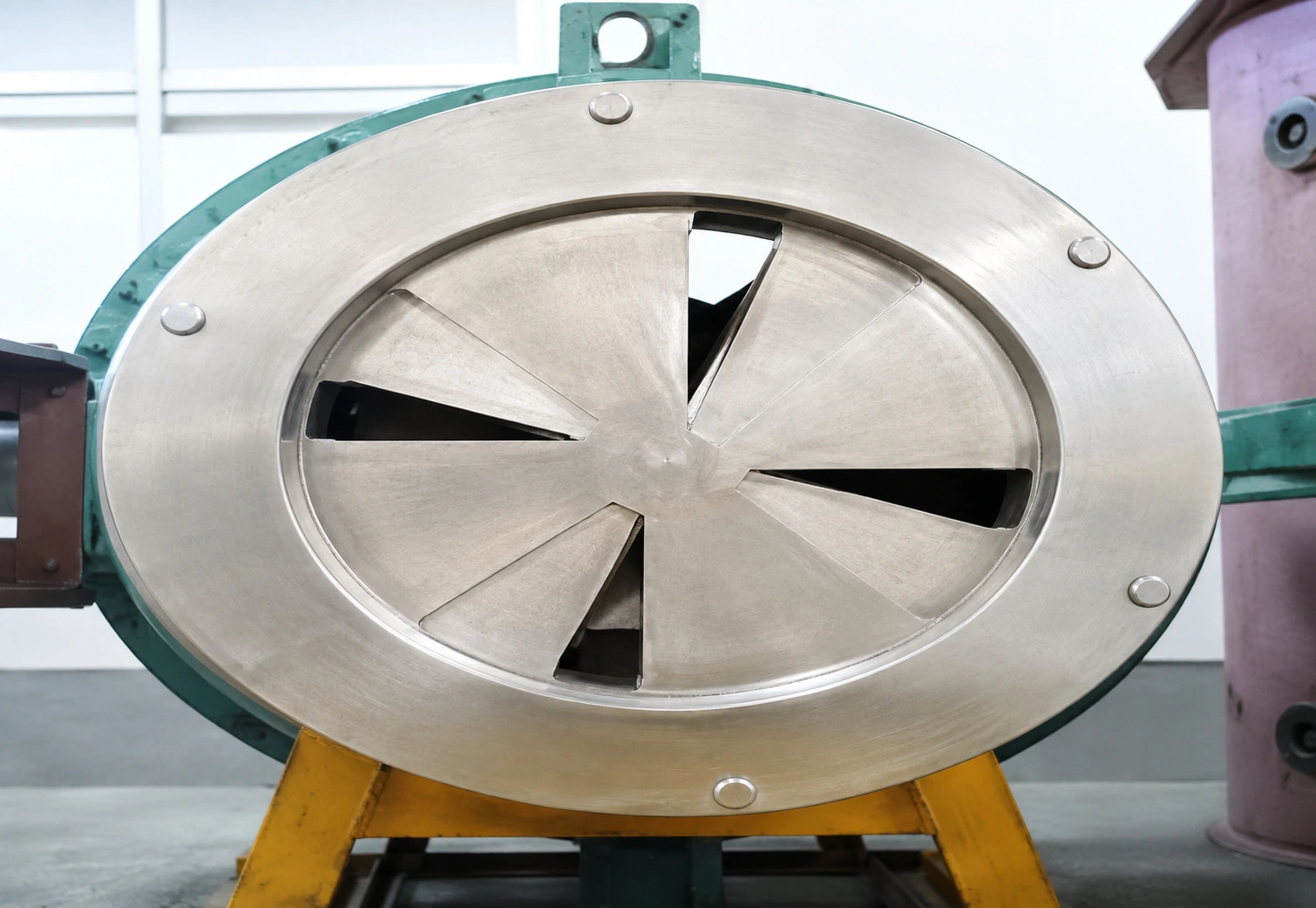 Conical mixer discharge valve options