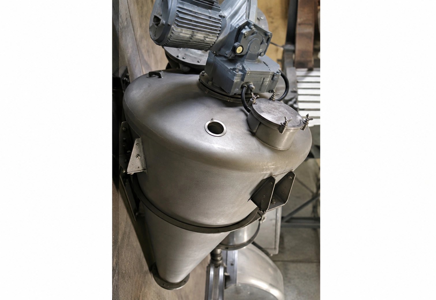 Conical mixer feeding methods