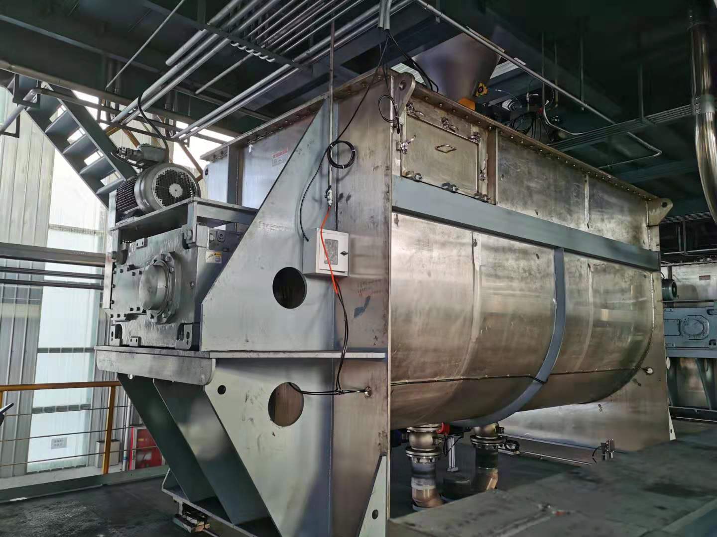开盖卧式螺带混合机,展示混合腔体